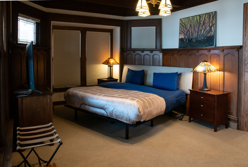 8 Bed Room